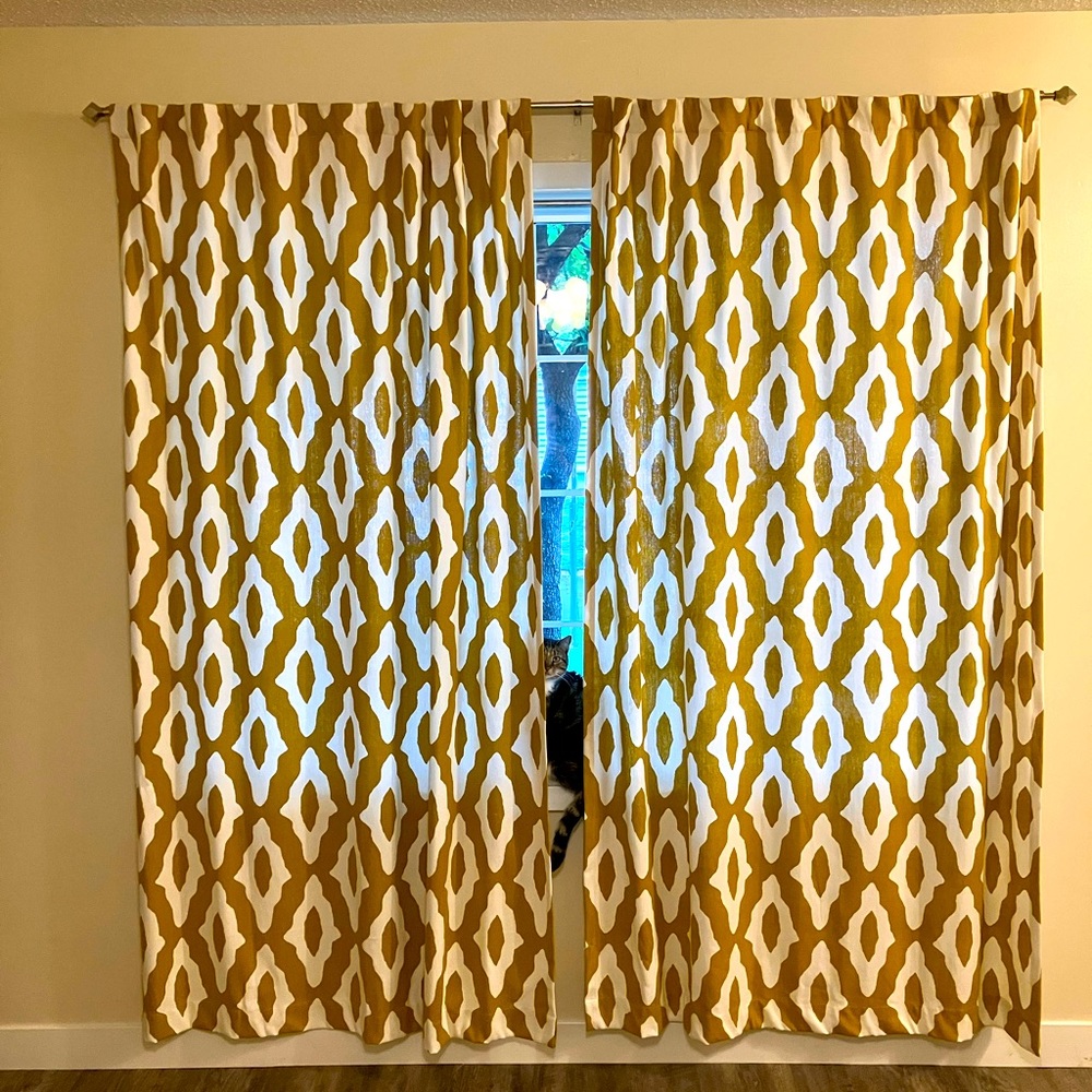 Curtains 82” heavy knit; yellow pattern; silver curtain rod, hardware included